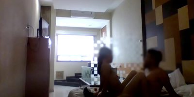 คลิปหลุดทางบ้าน สาวโชว์นม เย็ดกันตอนกักตัวในโรงแรม แฟนสาวรูหีฟิตเย็ดเสียว