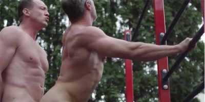 คริปหลุดเกย์ เกย์หนุ่มชวนคู่ขา เล่นเสียวในสวนสาธารณะ เย้ดตูดกันกลางแจ้ง