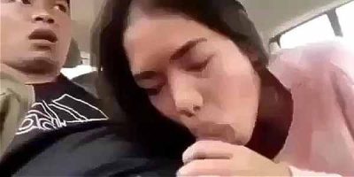 คลิปโป๊ออนไลน์แฟนหนุ่มโดน โม๊คควยบนรถ โดยแฟนสาวคนสวยจน xxx น้ำแตกคาปาก