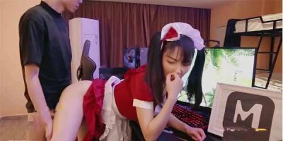 หนังโบ้จีน MAD-024 สาวสวยสตรีมเกมส์อยู่โดนแฟนจับเย้ดโชว์คนดู